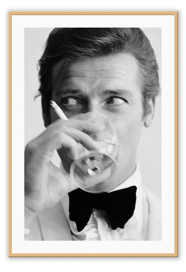 Roger Moore 007 Online